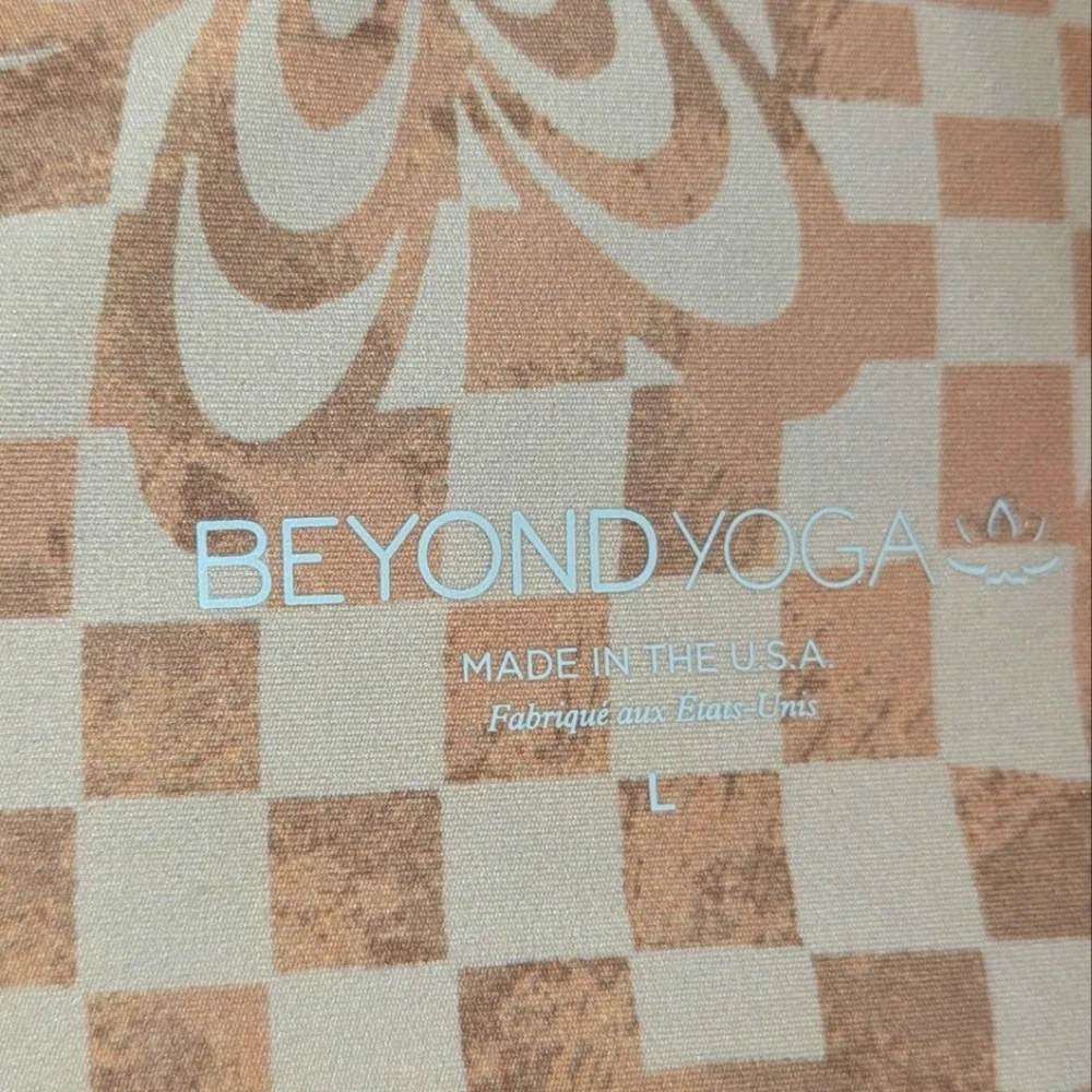 NWT.... BEYOND YOGA Rare Tan Check Flower High Waisted Midi Leggings SIZE L - Picture 3 of 10